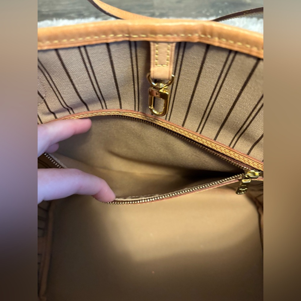 Louis Vuitton Neverfull MM, Monogram, Preowned in Dustbag - Picture 11 of 16